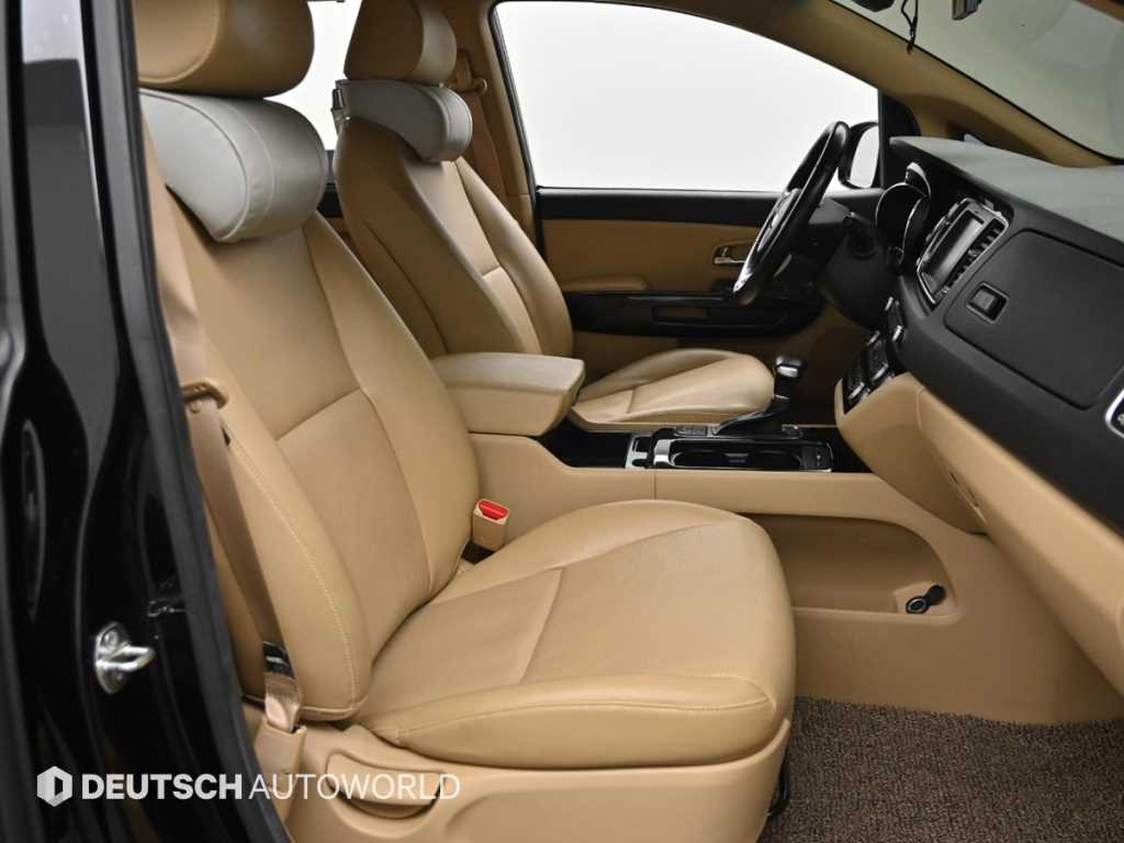 KIA Carnival - Vista 10