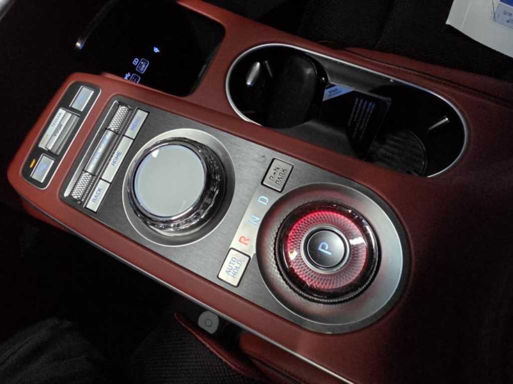 Genesis GV70 - Vista 10