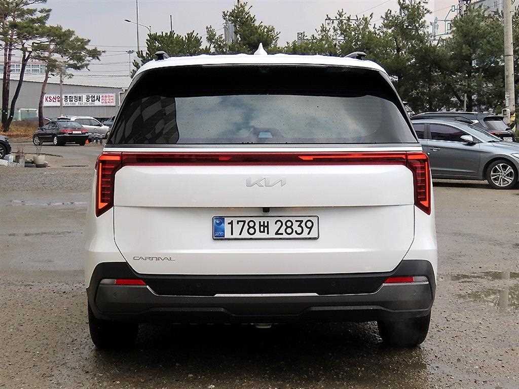 KIA Carnival - Vista 4