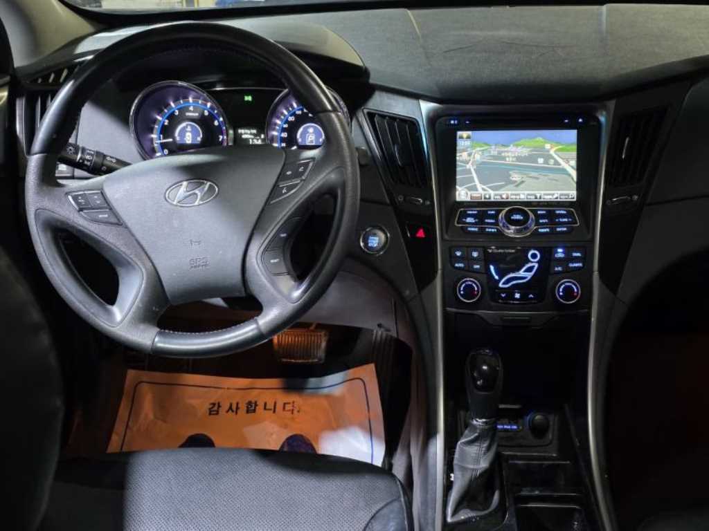 HYUNDAI Sonata - Vista 10