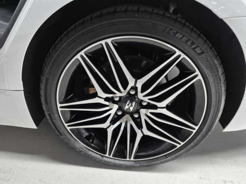 KIA Stinger - Vista 5