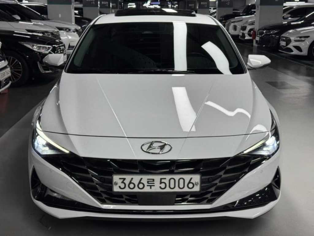 HYUNDAI Avante - Vista 2