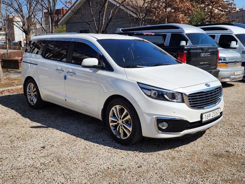 KIA Carnival - Vista 3