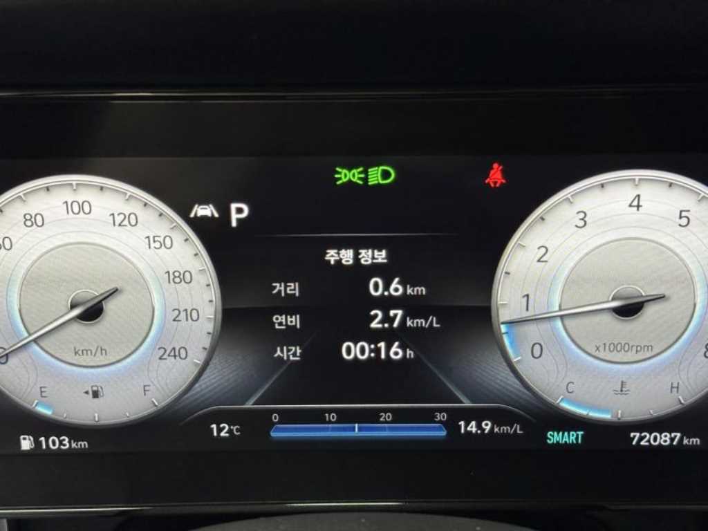 HYUNDAI Avante - Vista 7