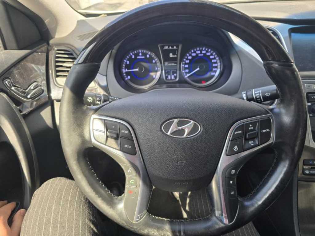 HYUNDAI Grandeur - Vista 7