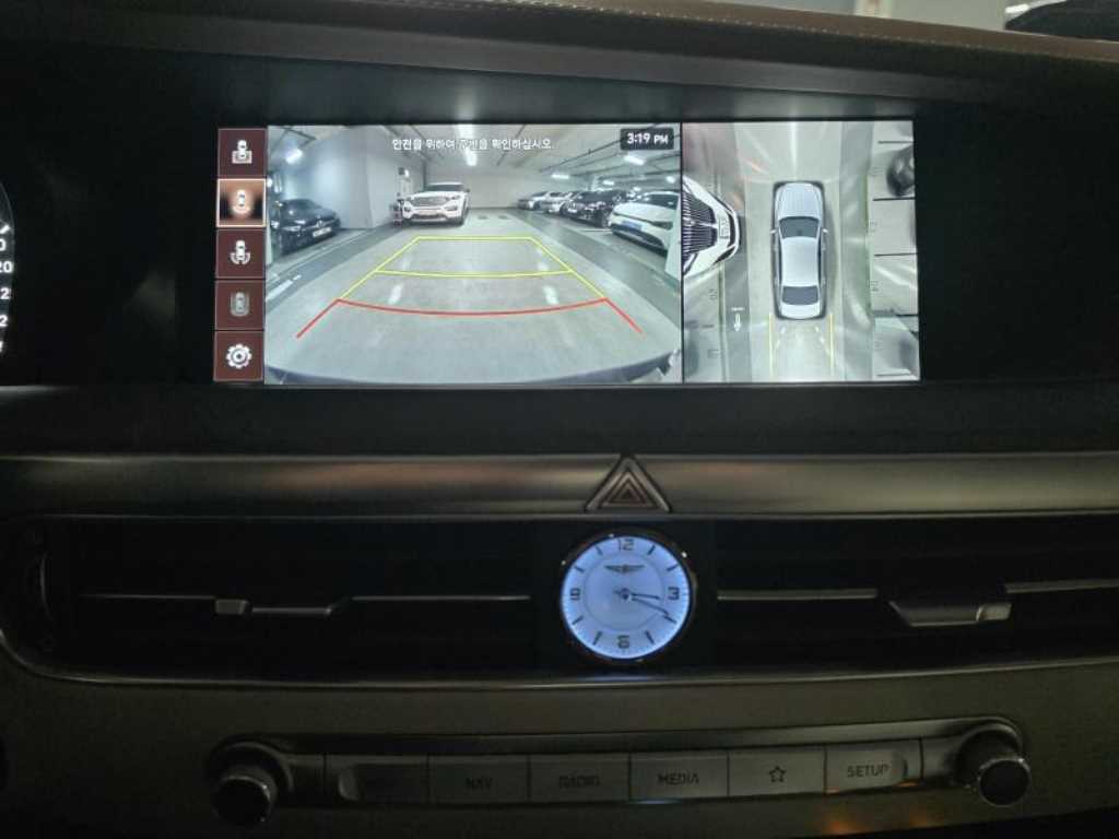 Genesis G90 - Vista 10