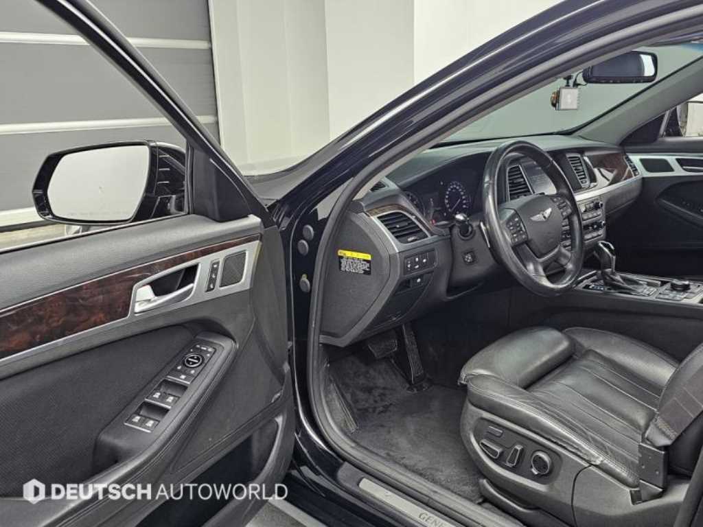 HYUNDAI Genesis - Vista 11