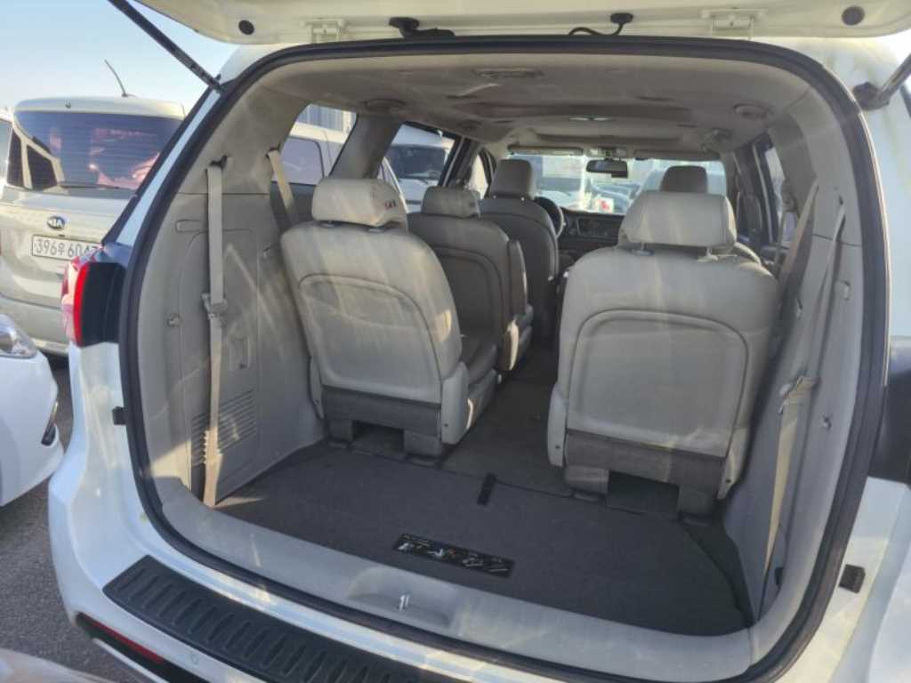 KIA Carnival - Vista 6