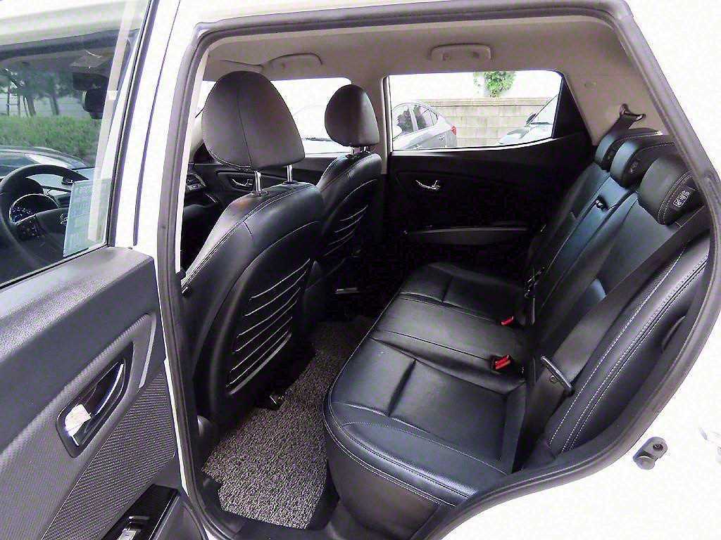 Ssangyong Tivoli - Vista 6