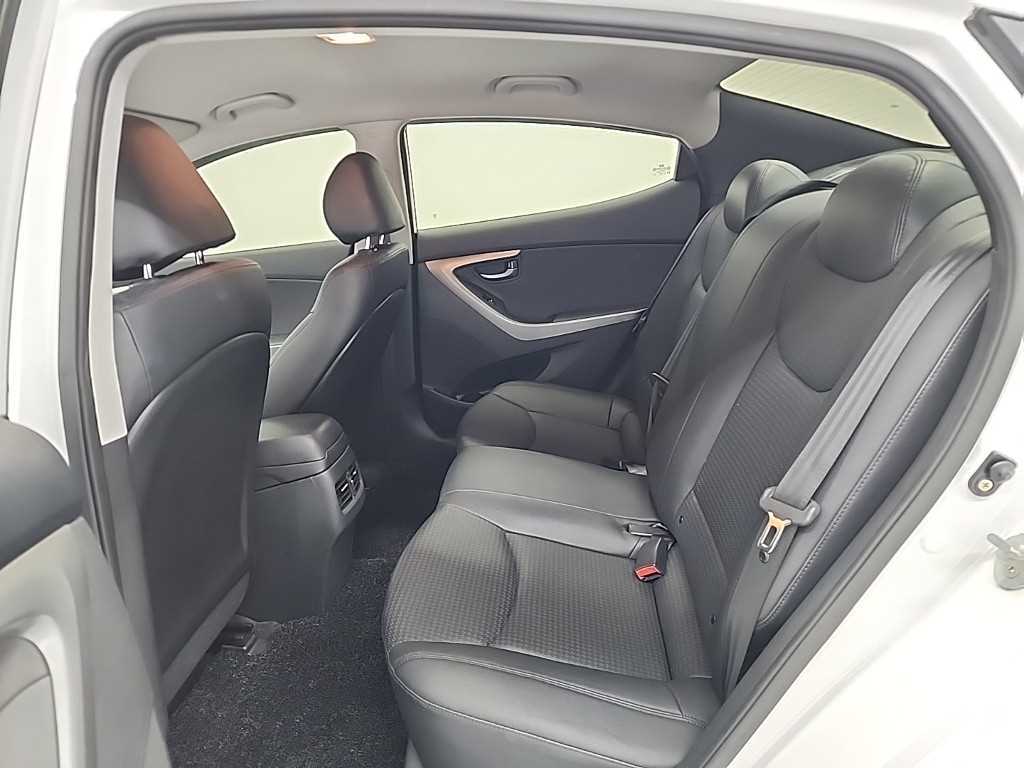 HYUNDAI Avante - Vista 12