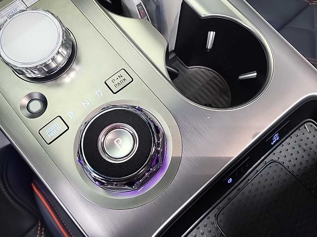 Genesis GV70 - Vista 8