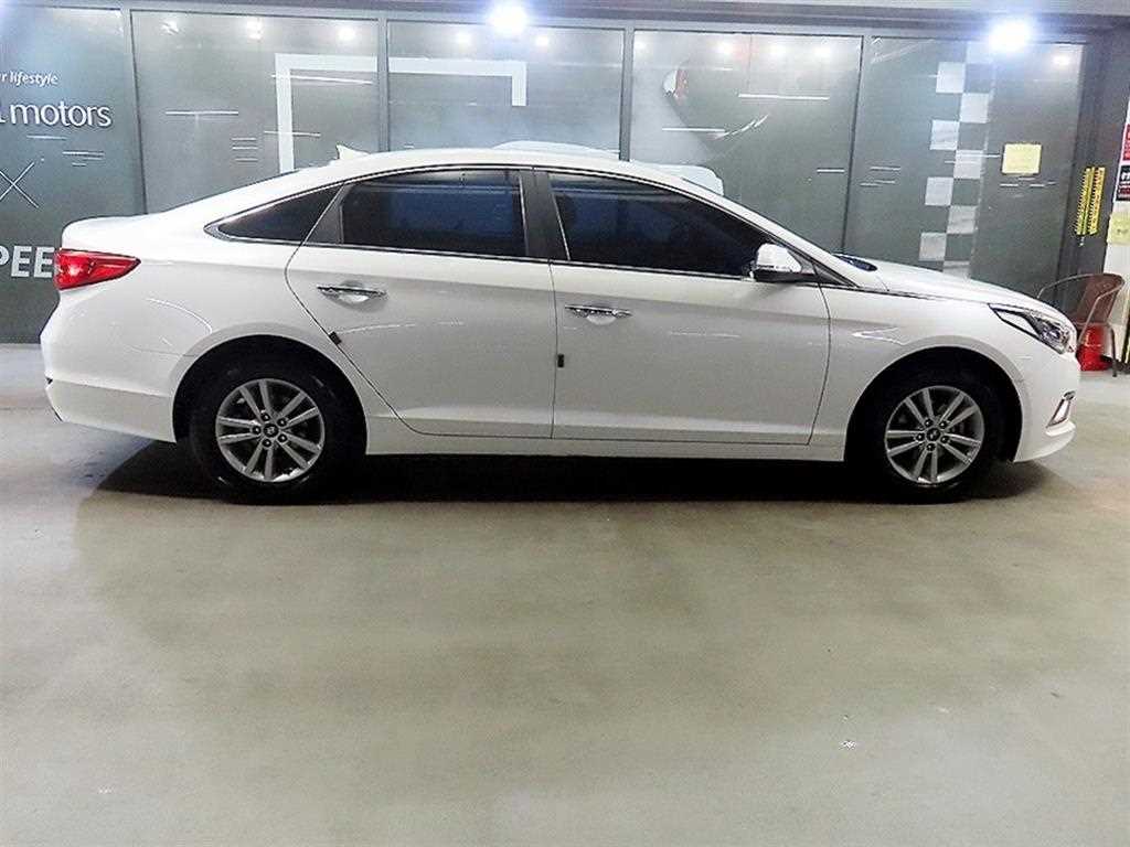 HYUNDAI Sonata - Vista 3