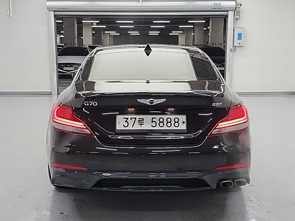 Genesis G70 - Vista 3