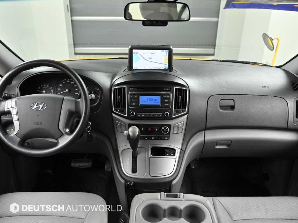 HYUNDAI Starex - Vista 7