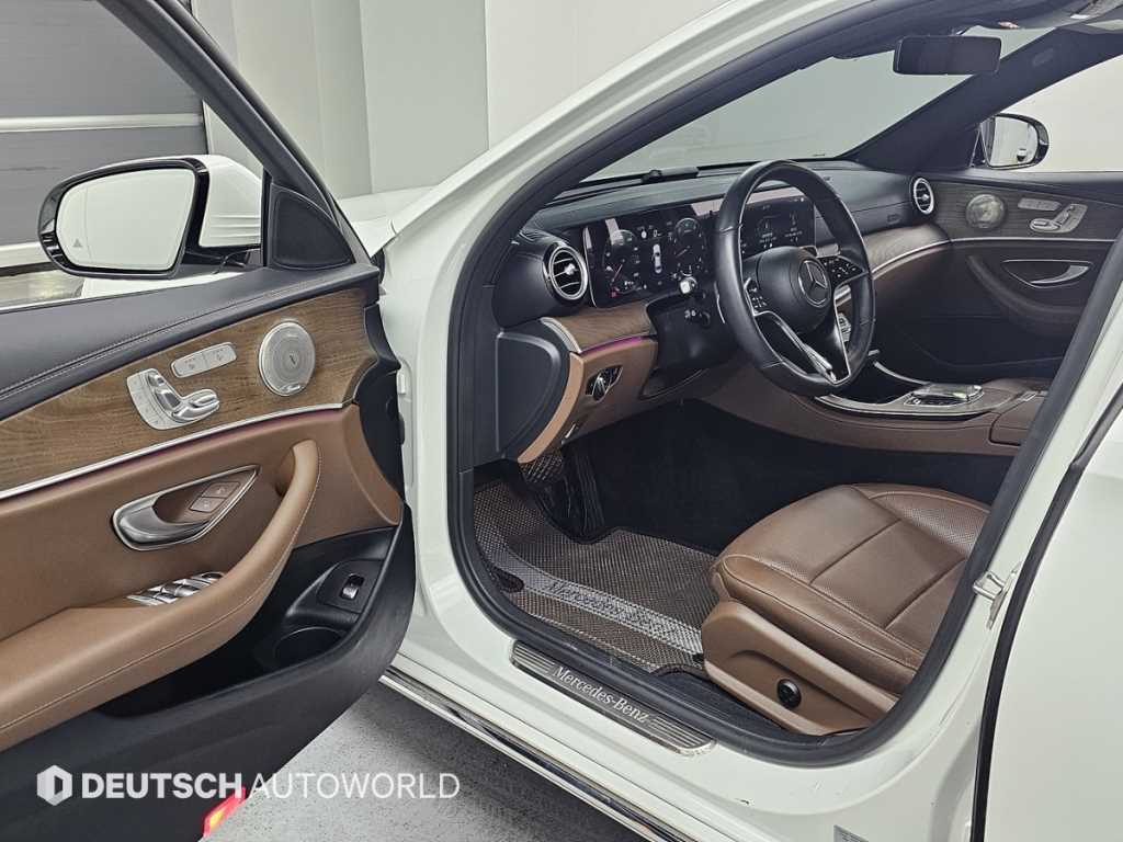 Mercedes Benz E class - Vista 11