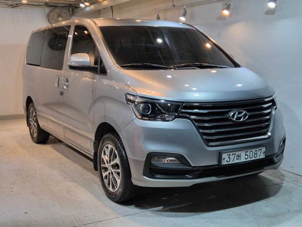 HYUNDAI Starex - Vista 2