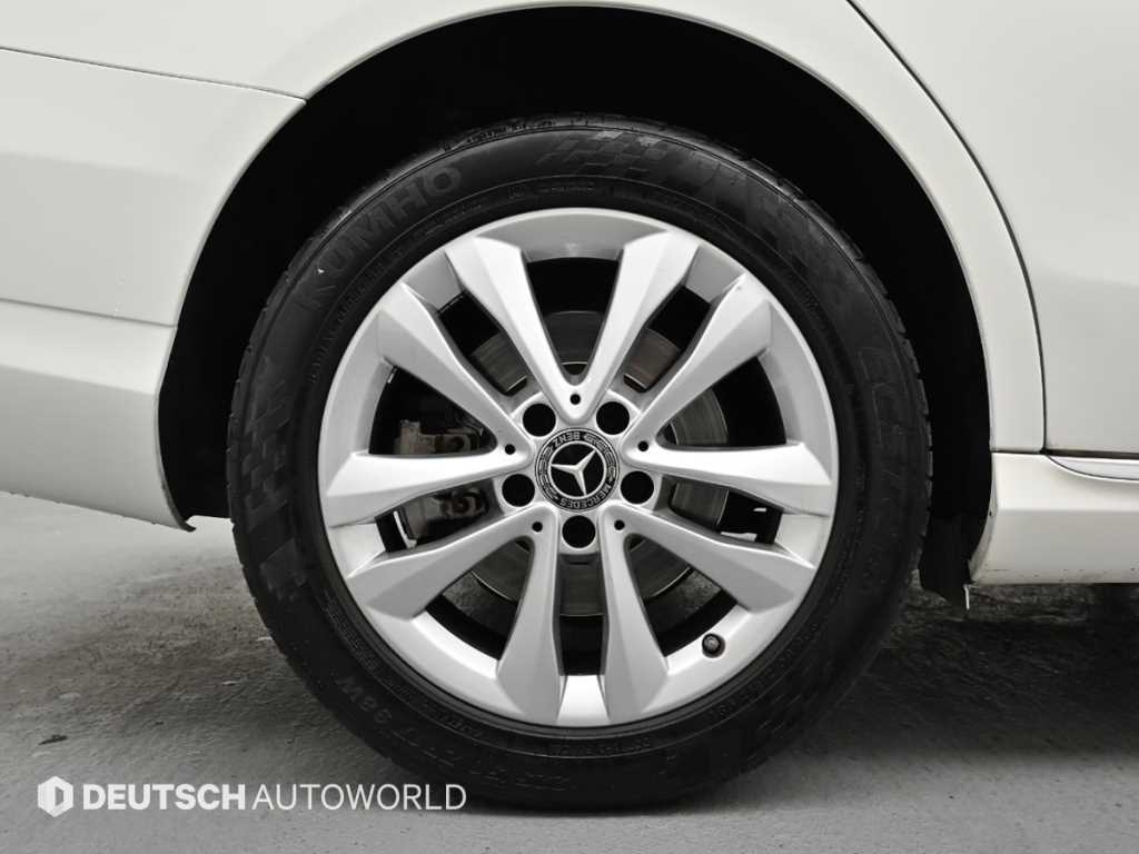 Mercedes Benz C Class - Vista 5