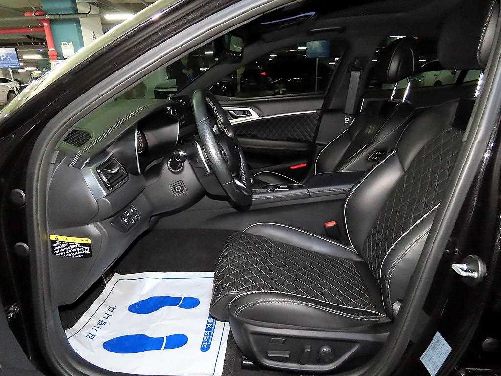 Genesis G70 - Vista 6