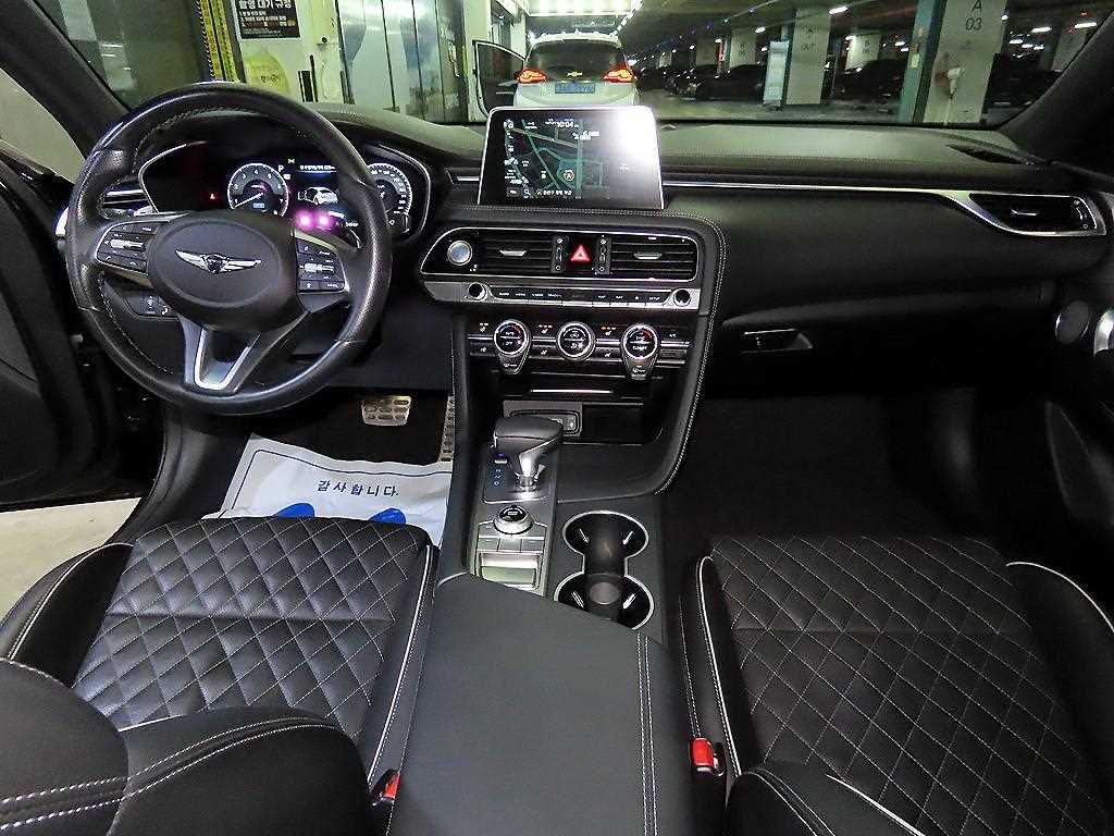 Genesis G70 - Vista 10