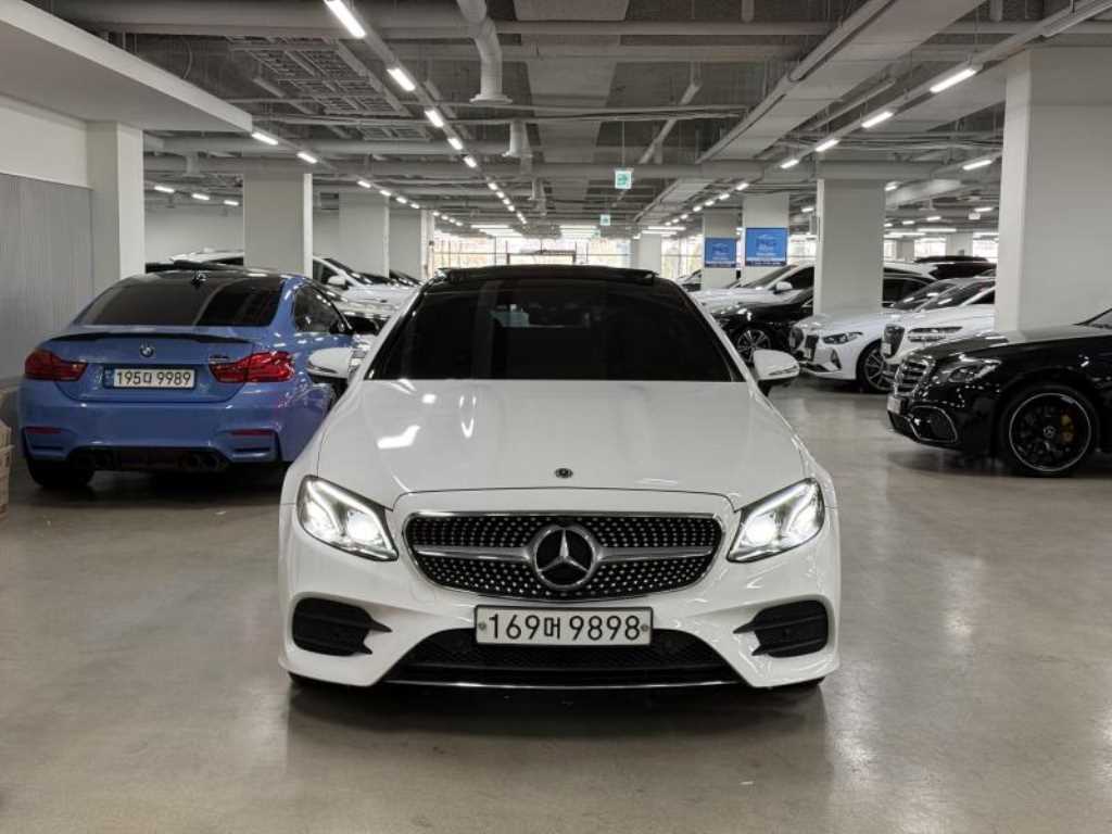 Mercedes Benz E class - Vista 5