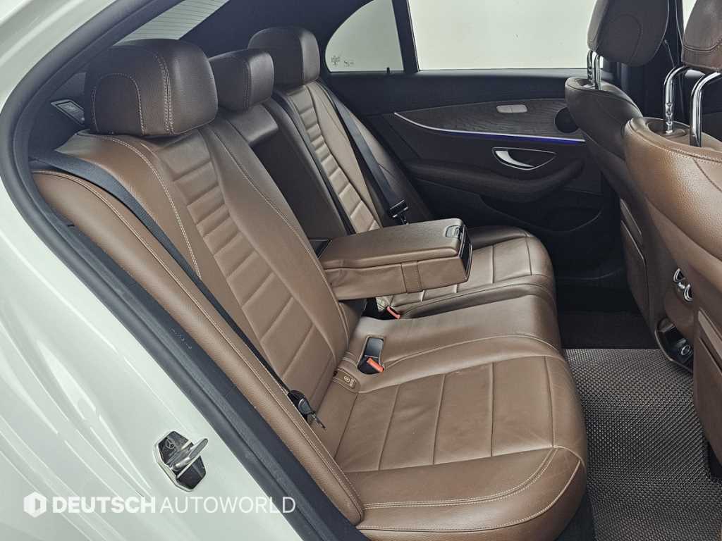 Mercedes Benz E class - Vista 12