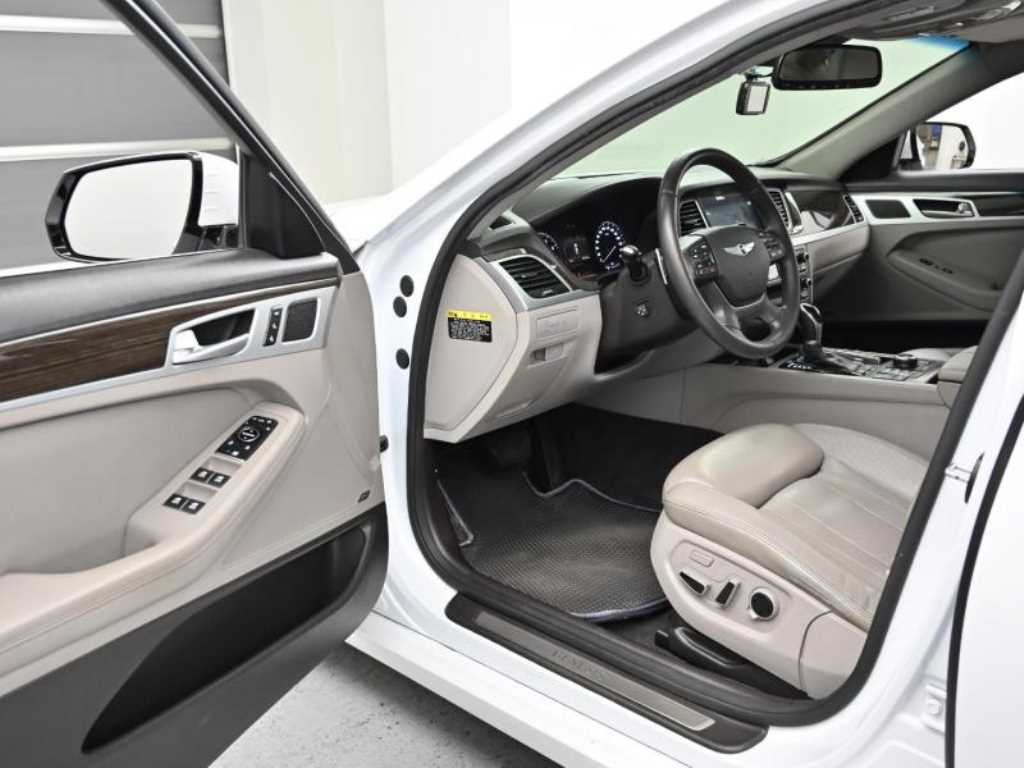 HYUNDAI Genesis - Vista 11