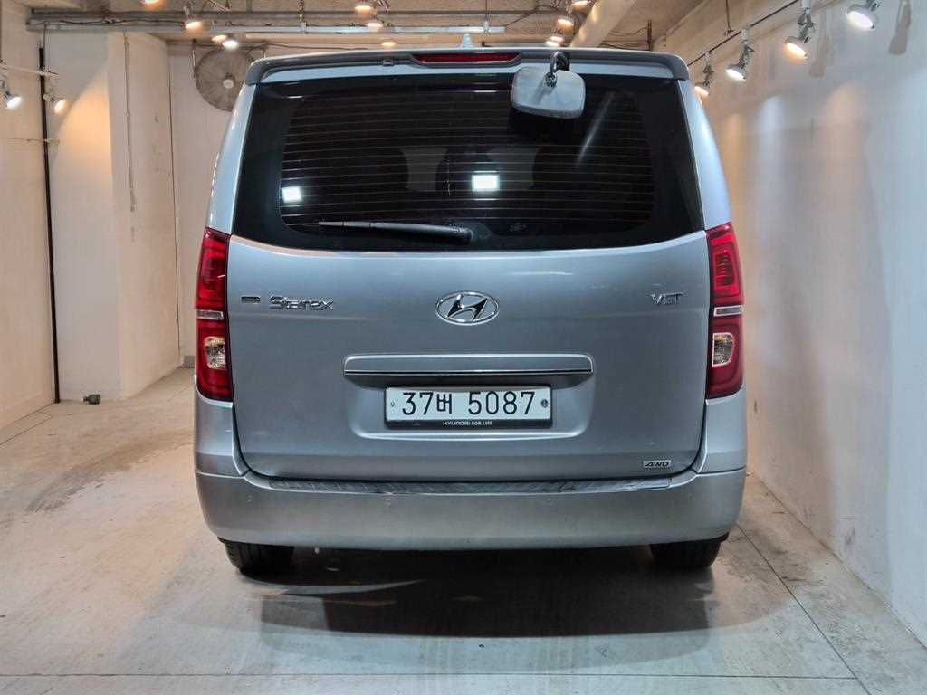HYUNDAI Starex - Vista 3