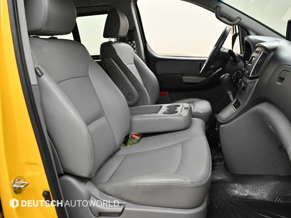 HYUNDAI Starex - Vista 10