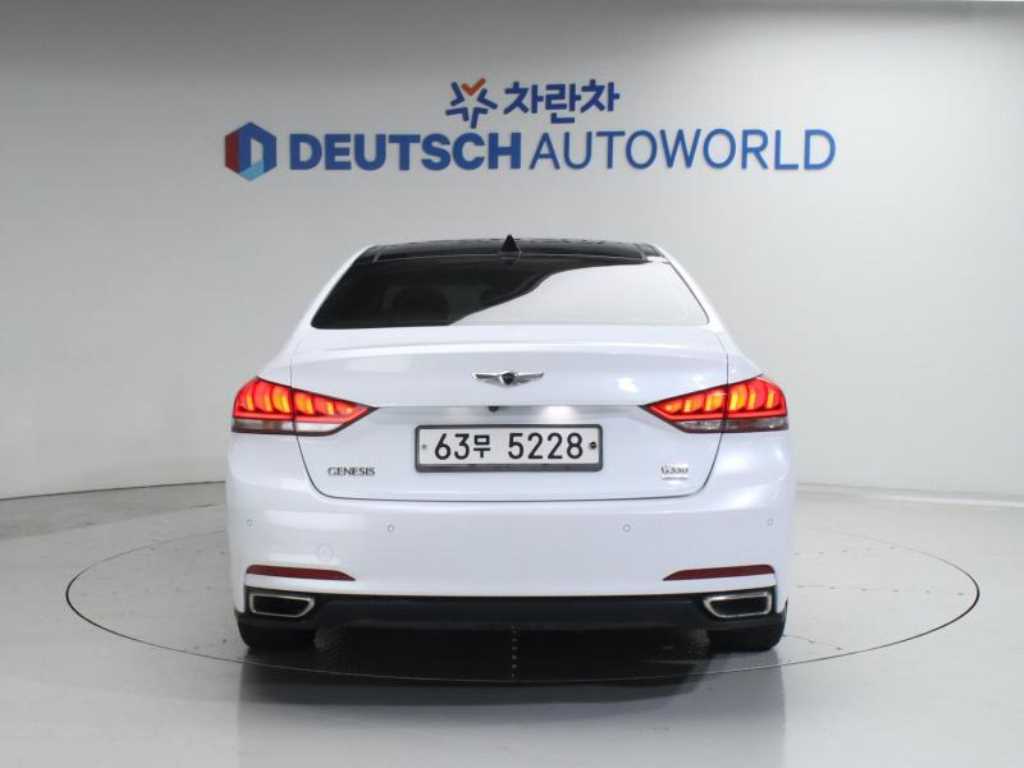 HYUNDAI Genesis - Vista 4