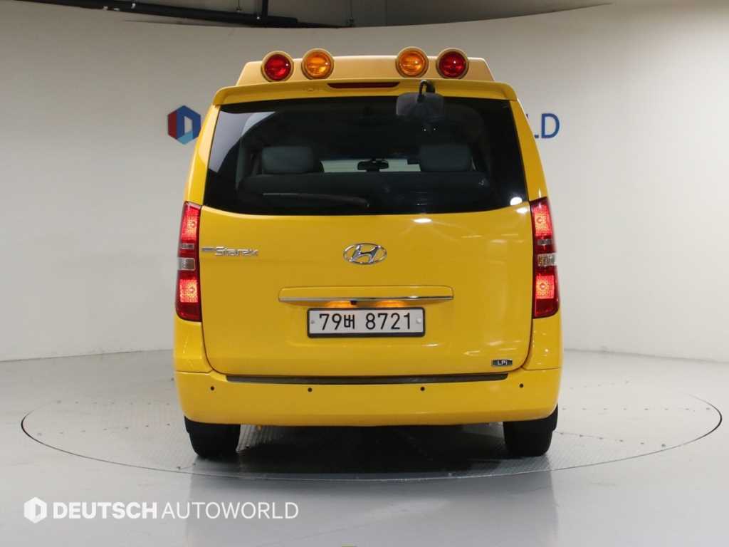 HYUNDAI Starex - Vista 4