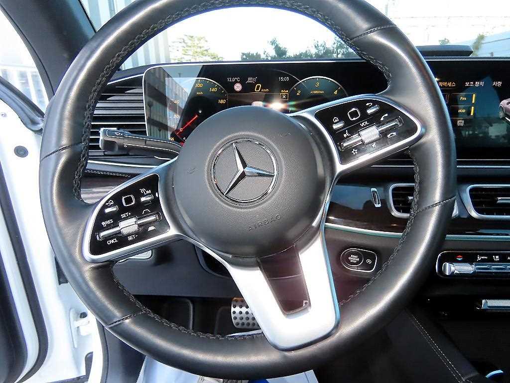 Mercedes Benz GLE Class - Vista 8