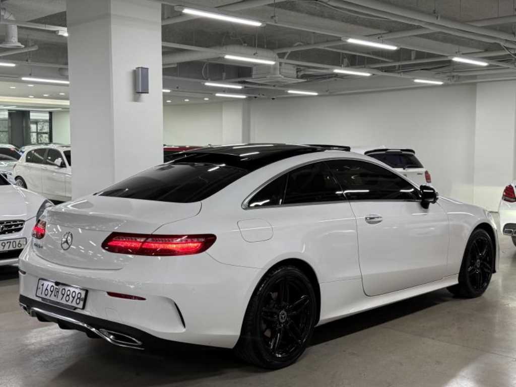 Mercedes Benz E class - Vista 4