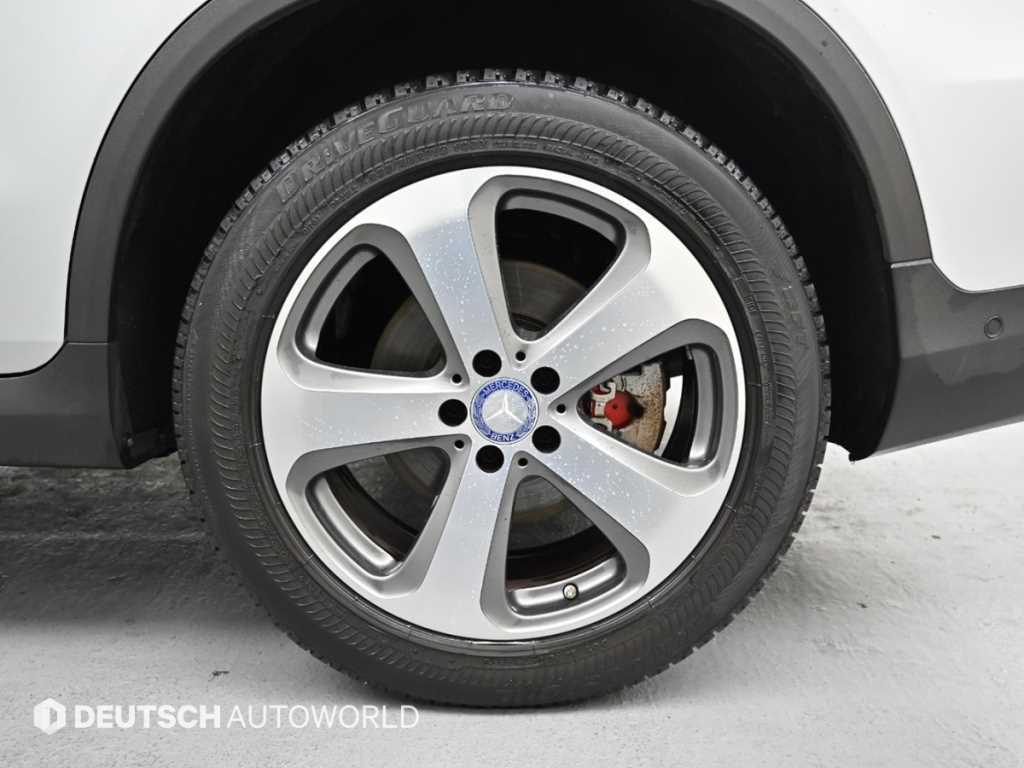 Mercedes Benz GLC Class - Vista 5