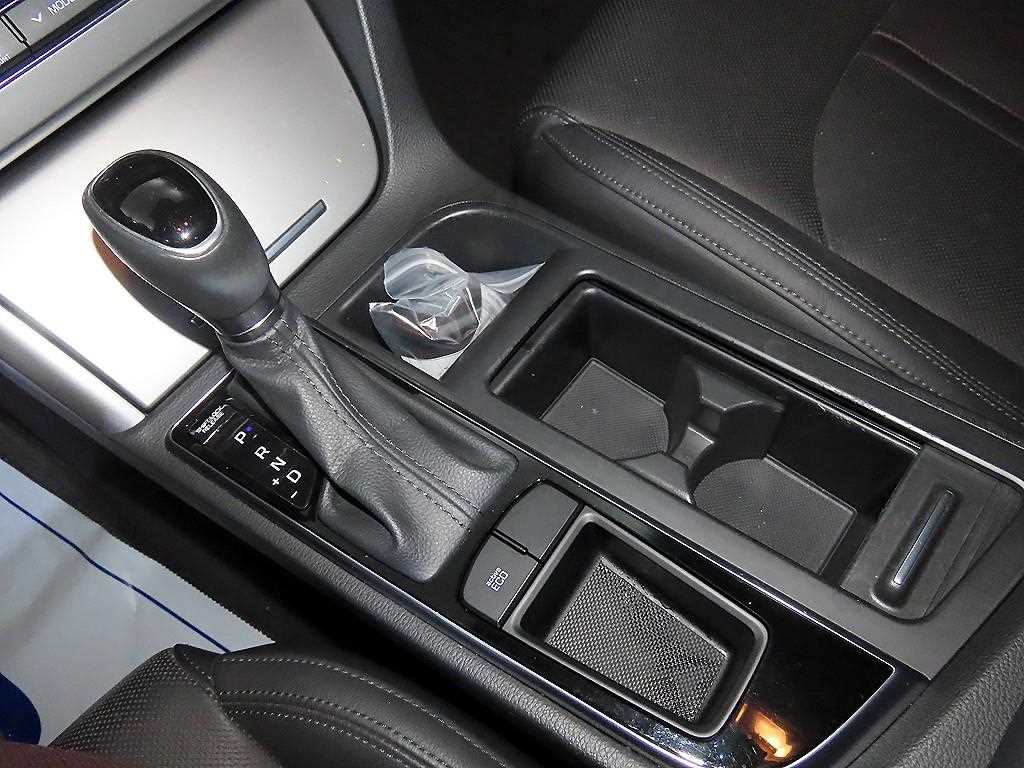 HYUNDAI Sonata - Vista 12