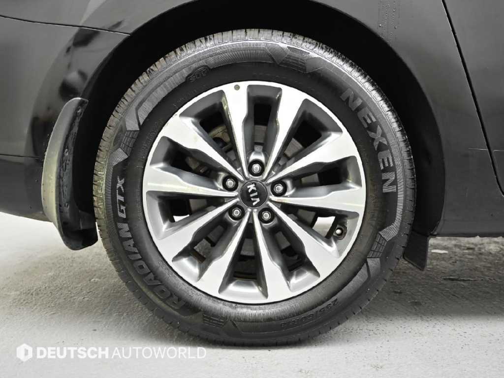 KIA Carnival - Vista 5