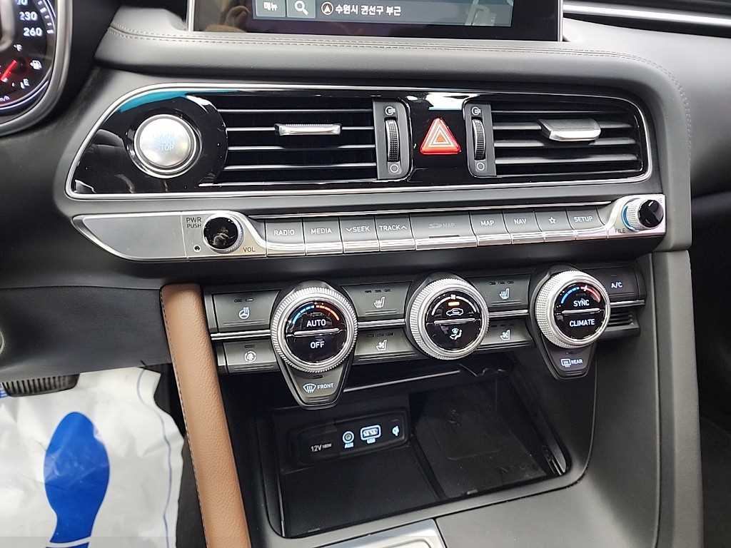 Genesis G70 - Vista 10