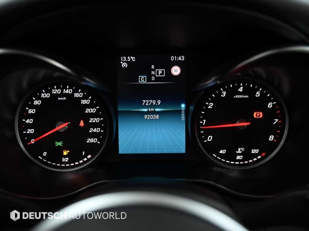 Mercedes Benz C Class - Vista 8