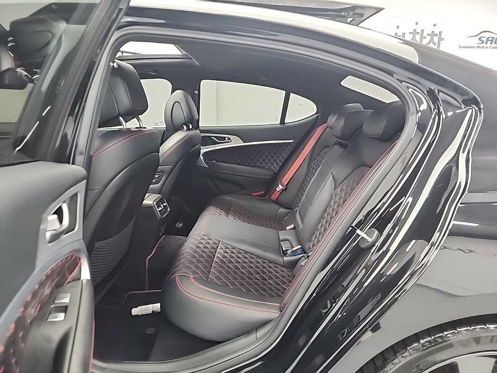 Genesis G70 - Vista 12