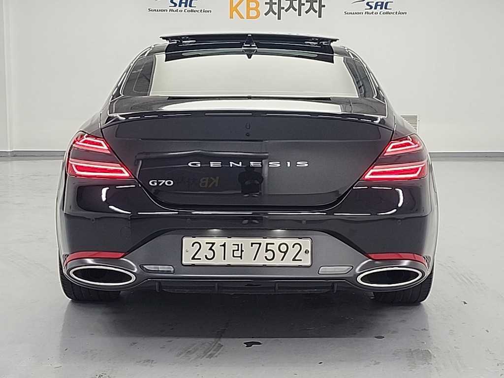 Genesis G70 - Vista 3