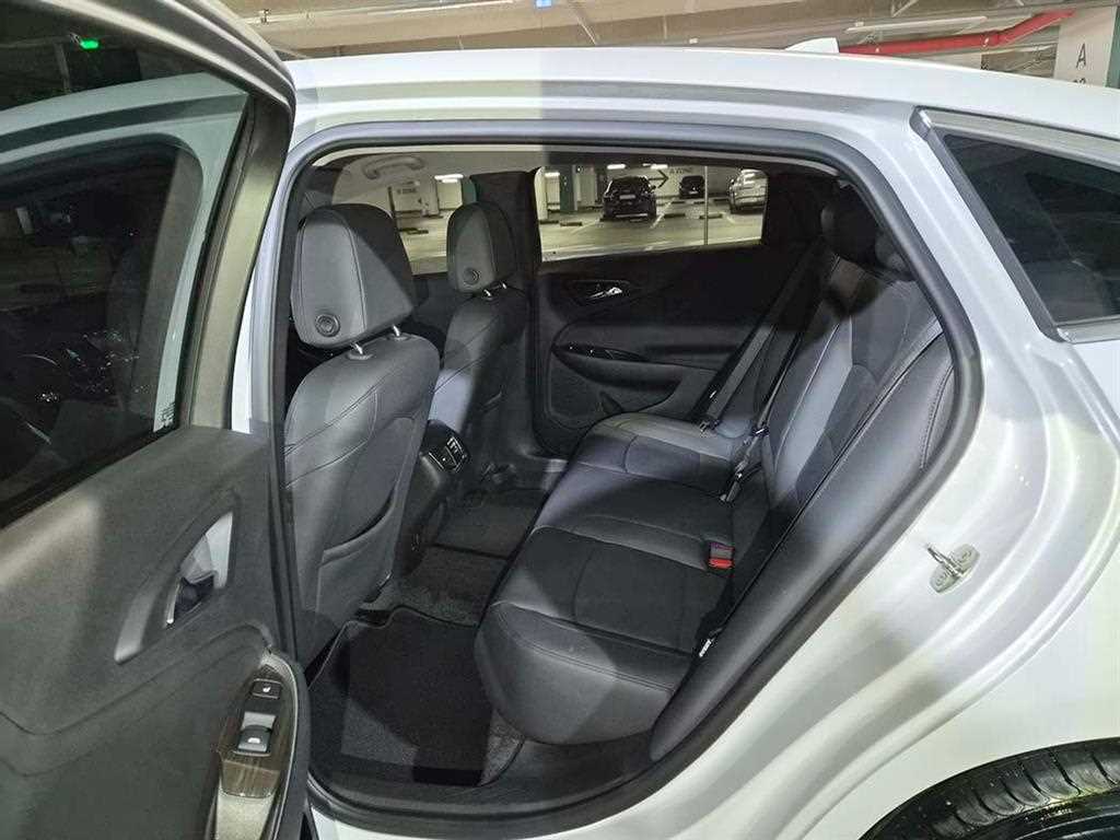 Chevrolet Malibu - Vista 7