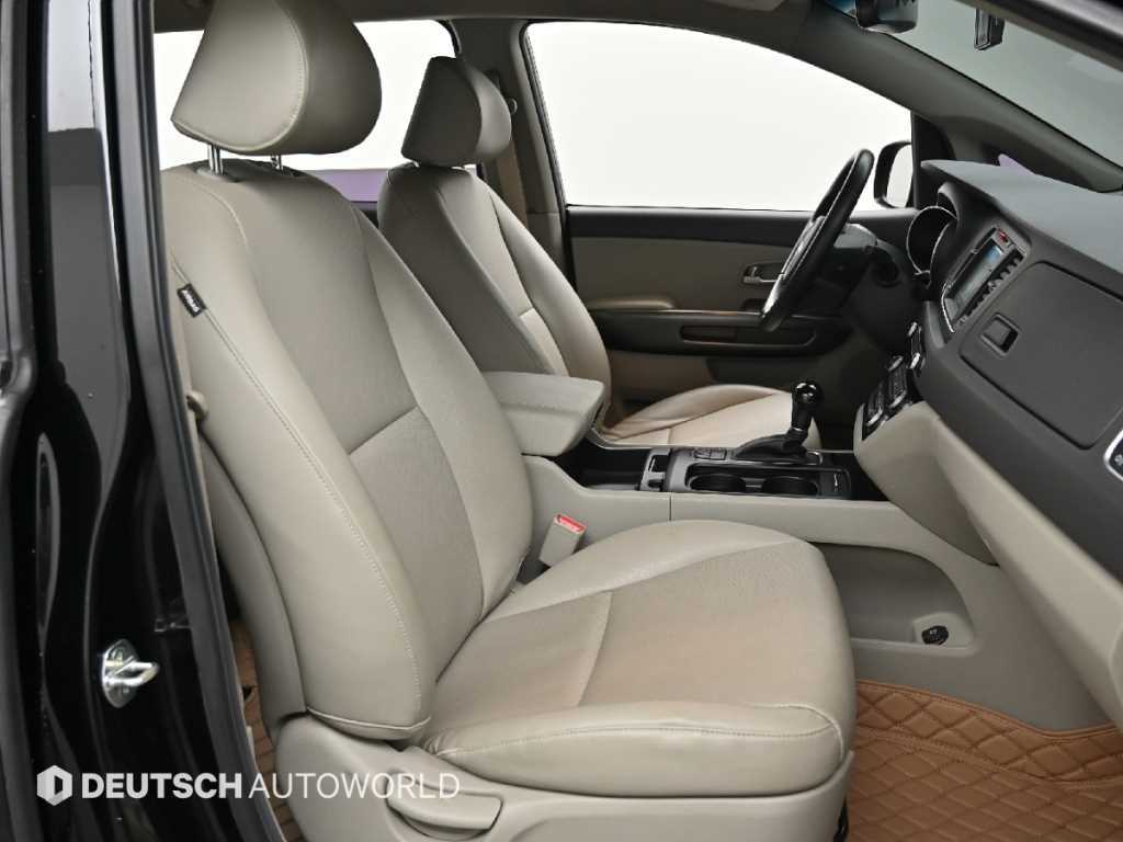 KIA Carnival - Vista 10