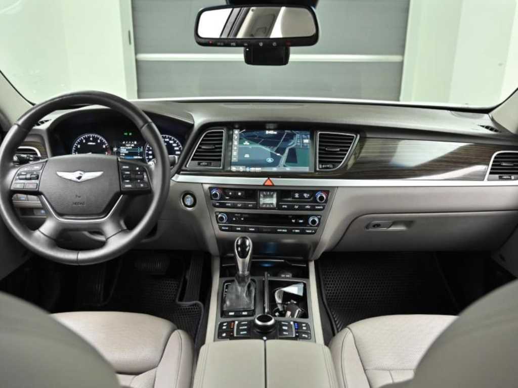 HYUNDAI Genesis - Vista 7