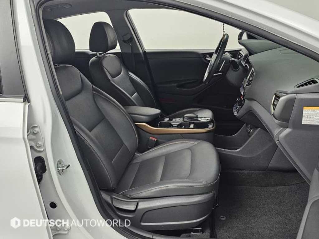 HYUNDAI Ioniq - Vista 10