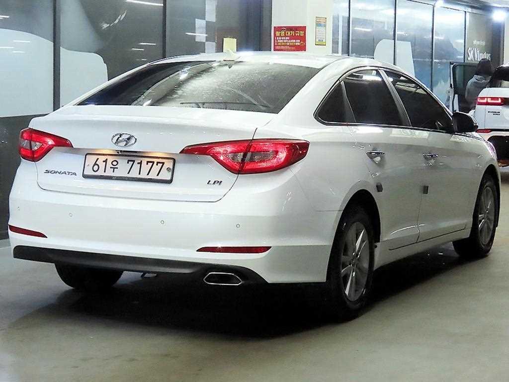 HYUNDAI Sonata - Vista 4