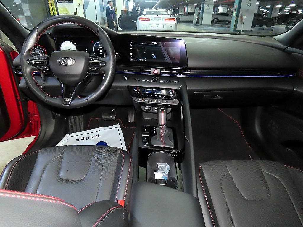 HYUNDAI Avante - Vista 10