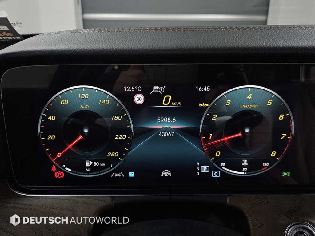 Mercedes Benz E class - Vista 8