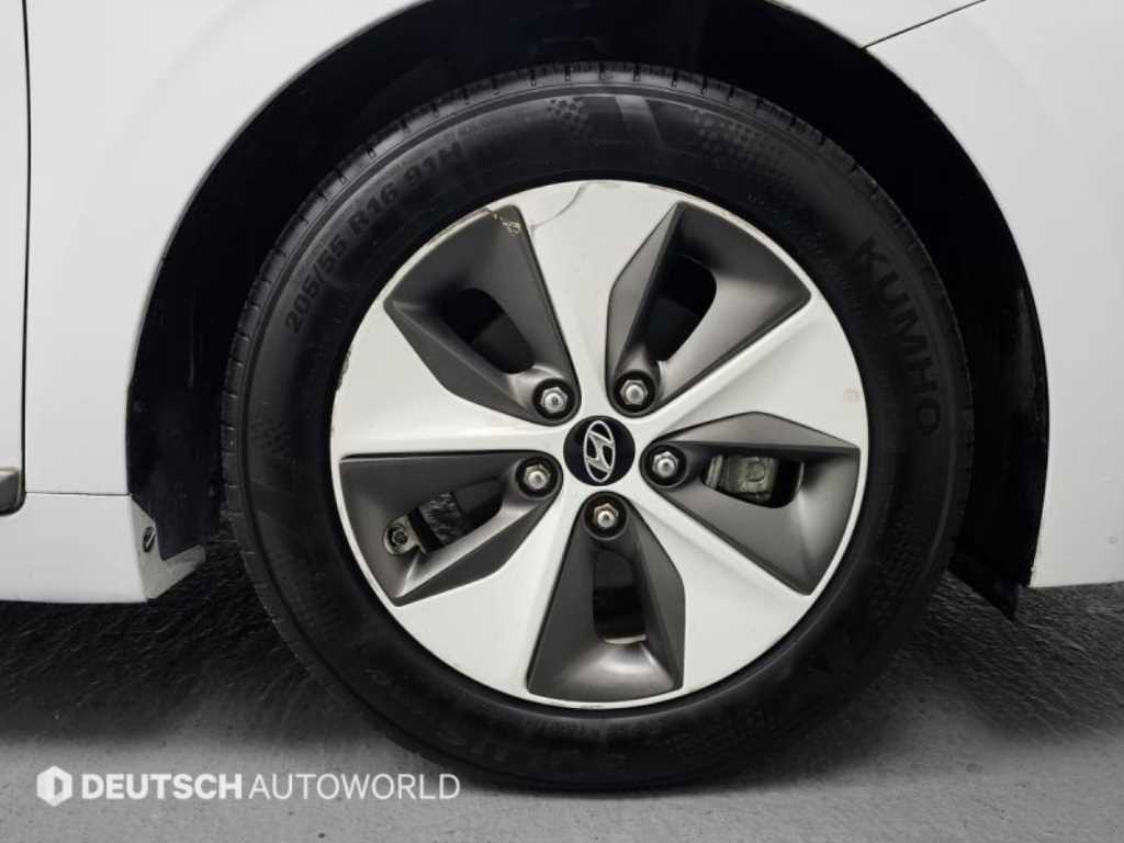 HYUNDAI Ioniq - Vista 5