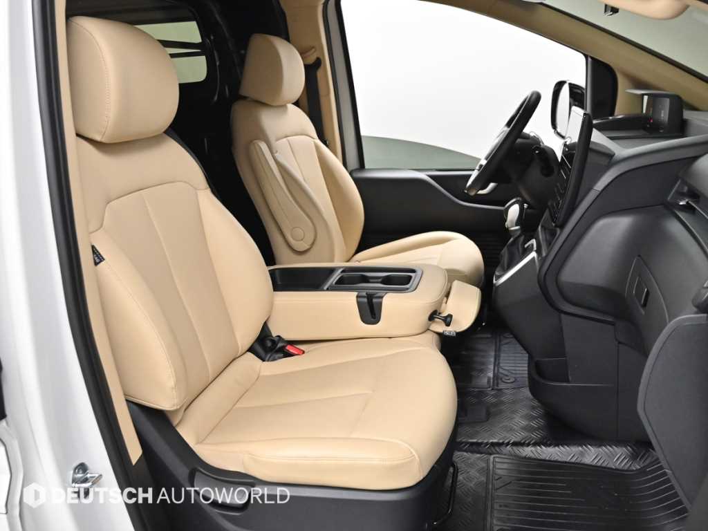 HYUNDAI Staria - Vista 10