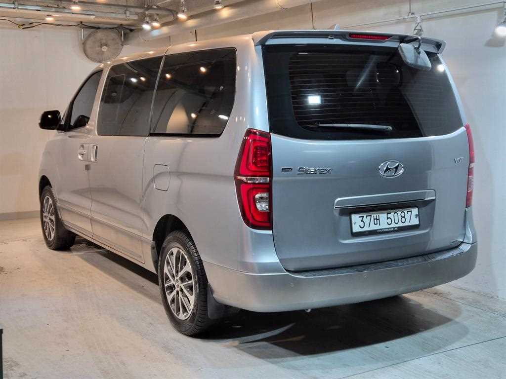HYUNDAI Starex - Vista 4