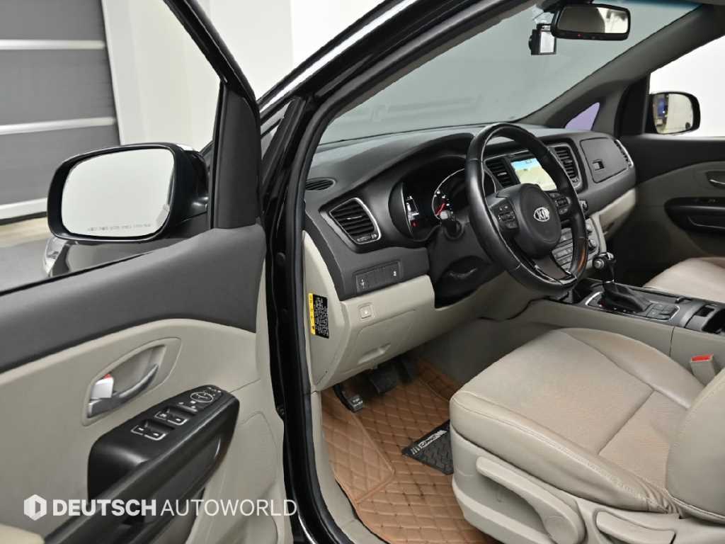 KIA Carnival - Vista 11